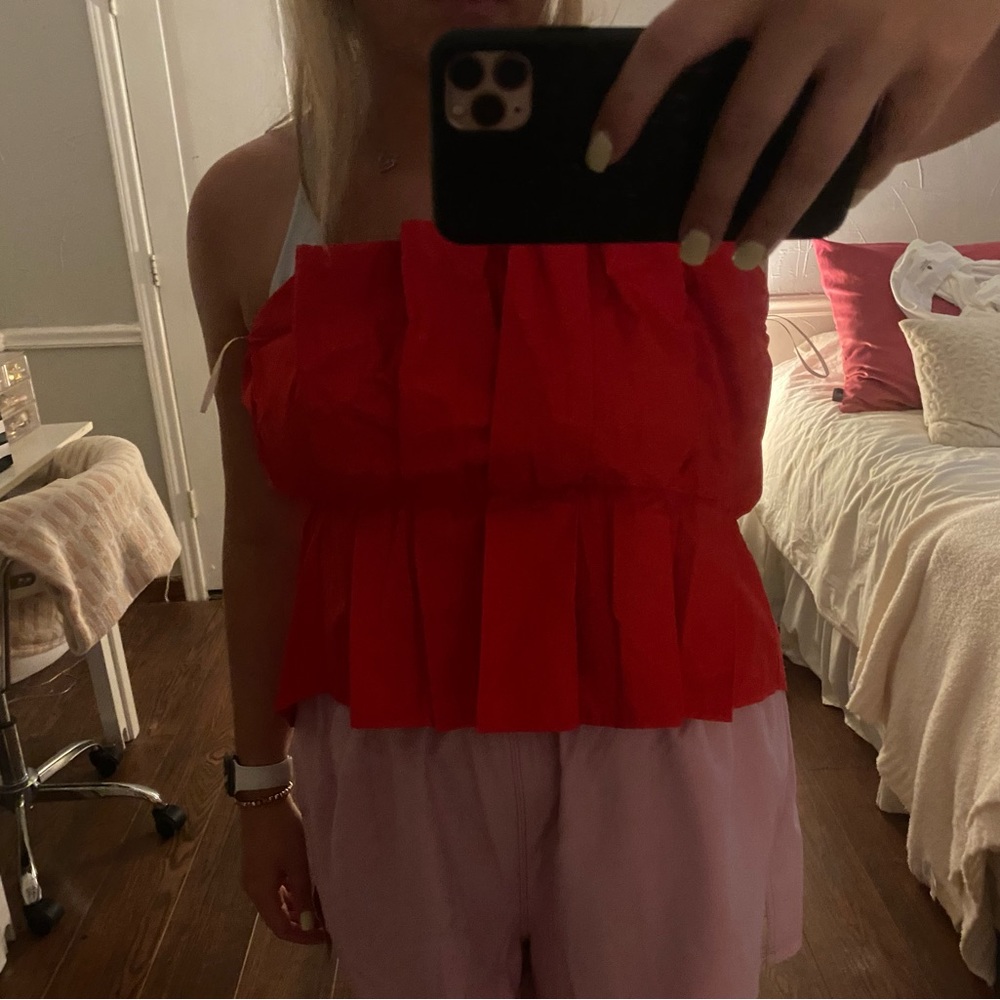 Super trendy petal top!